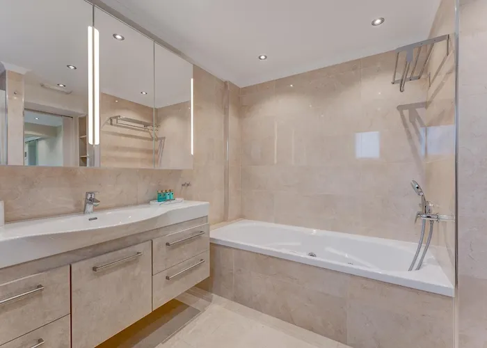 Augustas - Fabulous In Tenerife! أذيخي